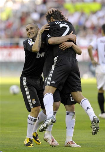 比肩大O！康宁汉姆成为第二位连赢6场&至少25分10助攻的球员（追平大O神迹！康宁汉姆成史上第二人：连胜6场且至少25分10助攻）