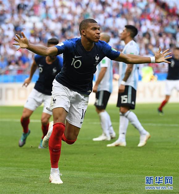 马卡：弗里克希望球队有更多休息，因此取消欧冠赛前踩场训练（马卡：为给球队更多休息，弗里克取消欧冠赛前踩场训练）