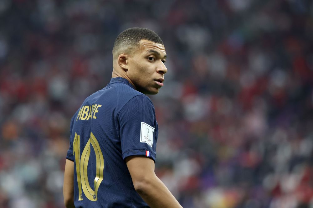 爱德华兹44分创赛季得分新高，单节19分+准绝平拯救球队（爱德华兹轰44分刷新赛季新高，单节19分+准绝平力挽狂澜）