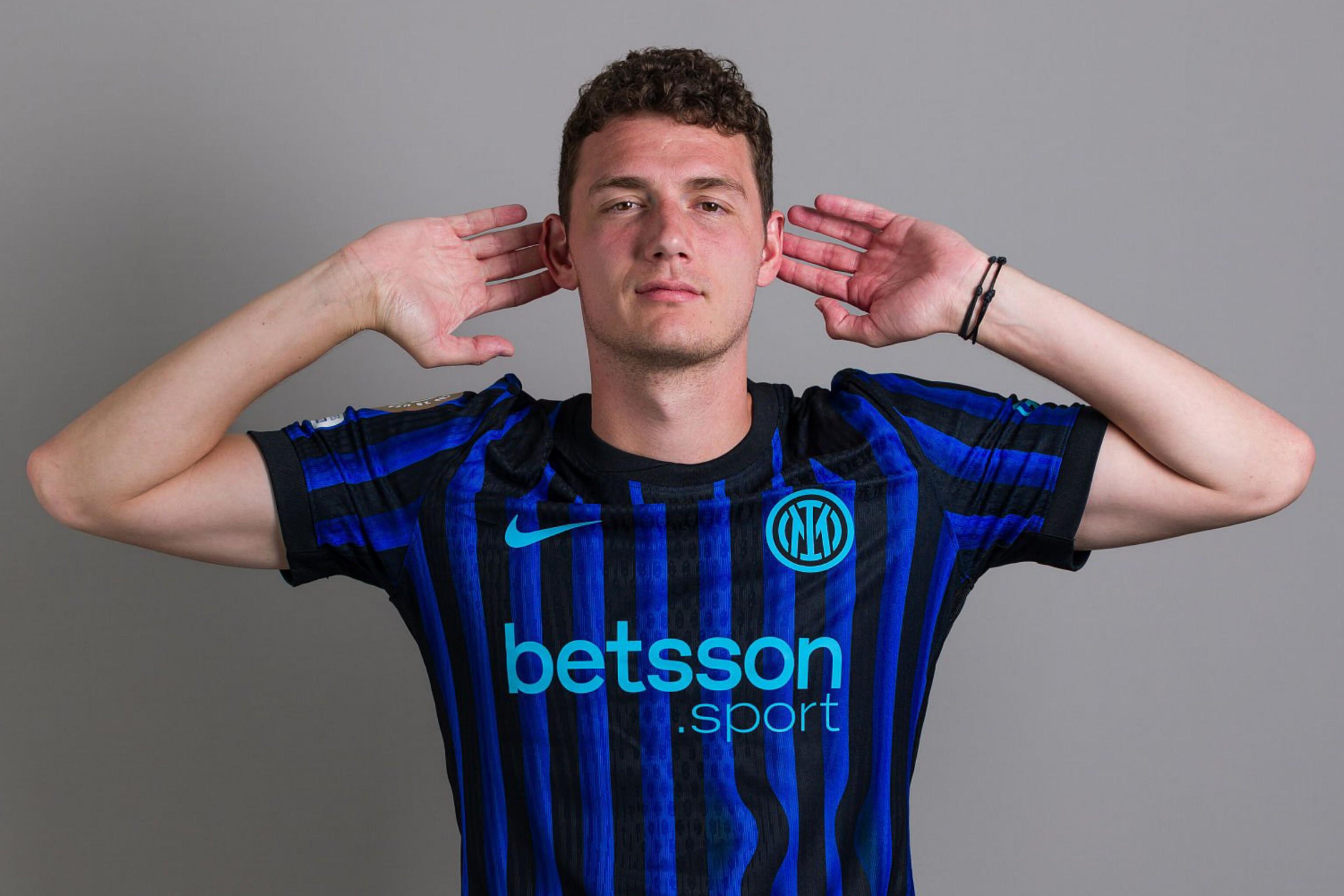 半场战报：都灵1-1科莫，弗拉希奇点射，阿达伊建功（半场比分：都灵1-1科莫，弗拉希奇点球命中，阿达伊破门）